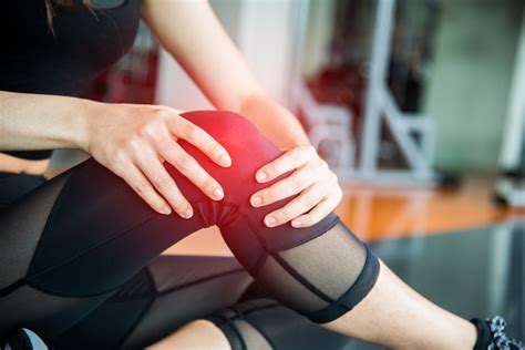 Что вызывает колющую боль в коленном суставе?